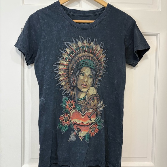 Affliction Women’s T-Shirt Short Sleeve Gray Tribal Western Indian Aztec Feather - Picture 1 of 8